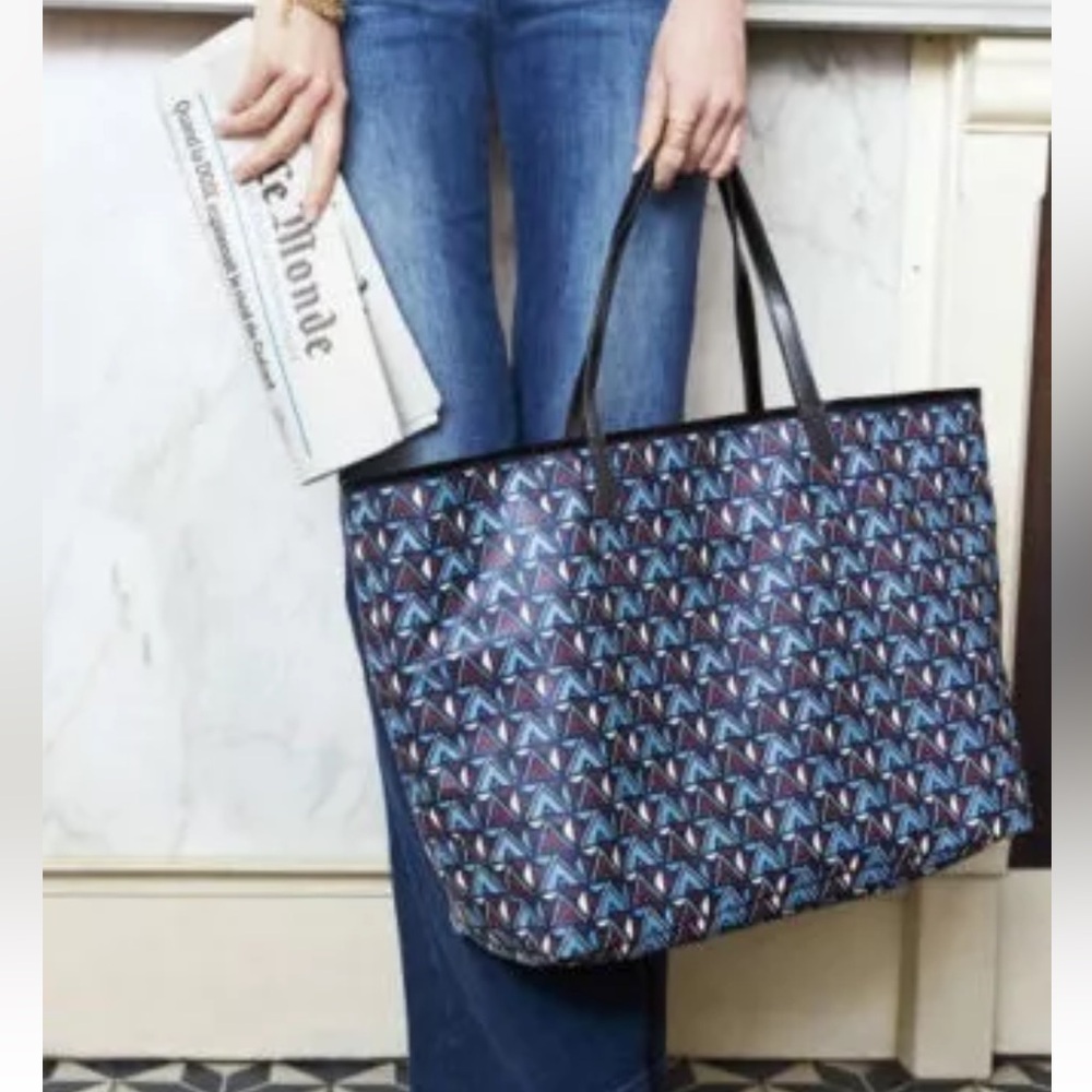 Stella & Dot || woman’s Reversible Voyage Tote in Black and Tribal
